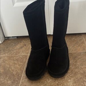 Child’s Bearpaw boots